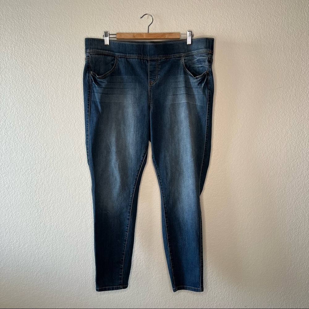 Torrid pull on blue jeans size 2R (2X)